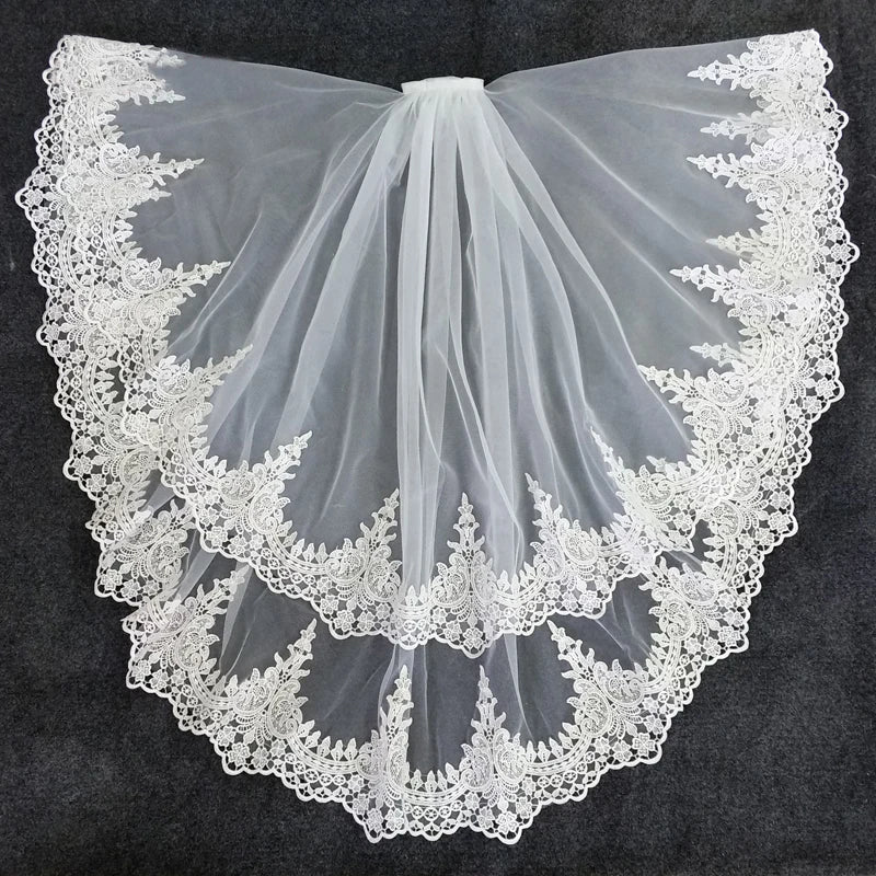 2 Layers Bridal Wedding Veils With Comb 75 CM Short Elbow Length Applique Lace Edge