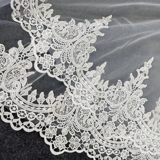 2 Layers Bridal Wedding Veils With Comb 75 CM Short Elbow Length Applique Lace Edge