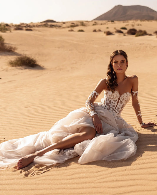 Charming Long Sleeves Sweetheart Lace Applique Bridal Grown  A Line Wedding Dresses Side Slit Custom Made Bridal Grown 2025