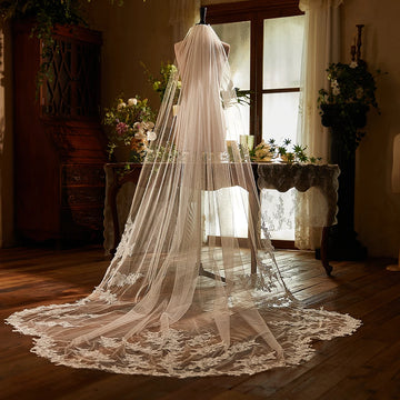 White Ivory One Layer Lace Wedding Veil with Lace Applique Cathedral Long Bridal Veils with Metal Comb Bride Accessories