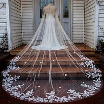 Cathedral Length One Layer Wedding Veil 3m/4m/5m with Comb White Lace Edge Bridal Veil Ivory Appliqued New Real Photo