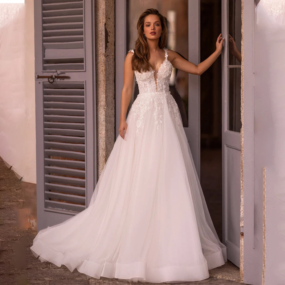 Charming Spaghetti Straps V-neck Lace Applique Bridal Grown A Line Wedding Dresses Sweep Train Custom Made 2026 Rode De Morrie