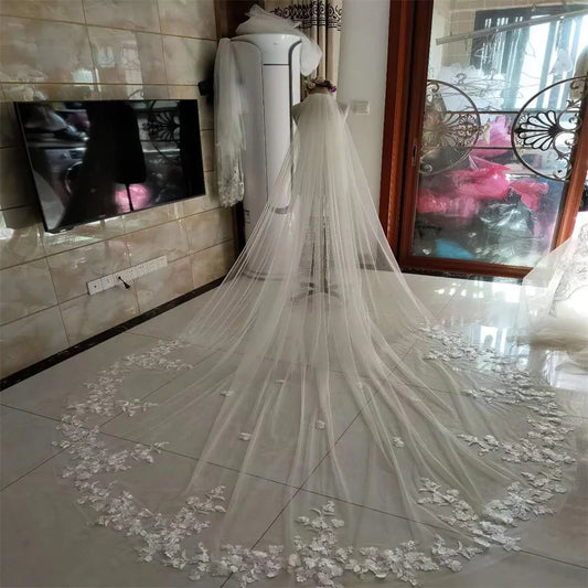 Cathedral Length One Layer Wedding Veil 3m/4m/5m with Comb White Lace Edge Bridal Veil Ivory Appliqued New Real Photo
