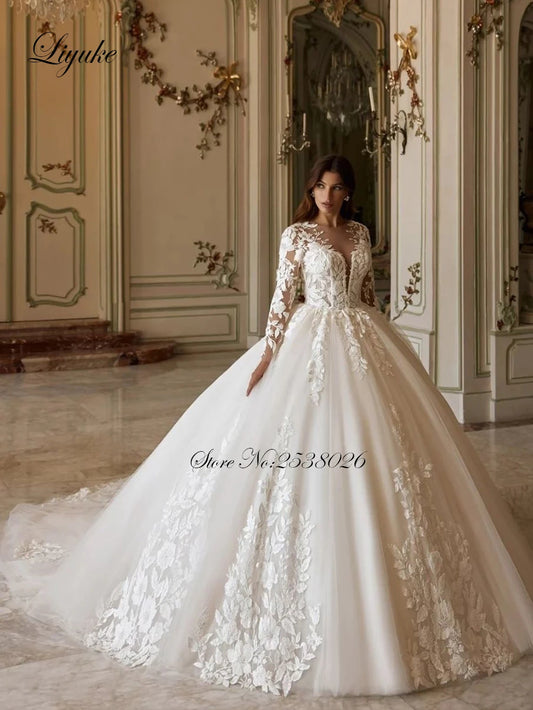 Liyuke Customize Exquisite Aplliques Lace Princess Wedding Dress Stunning Tulle Beading Lace Illsion Neck Bridal Gowns