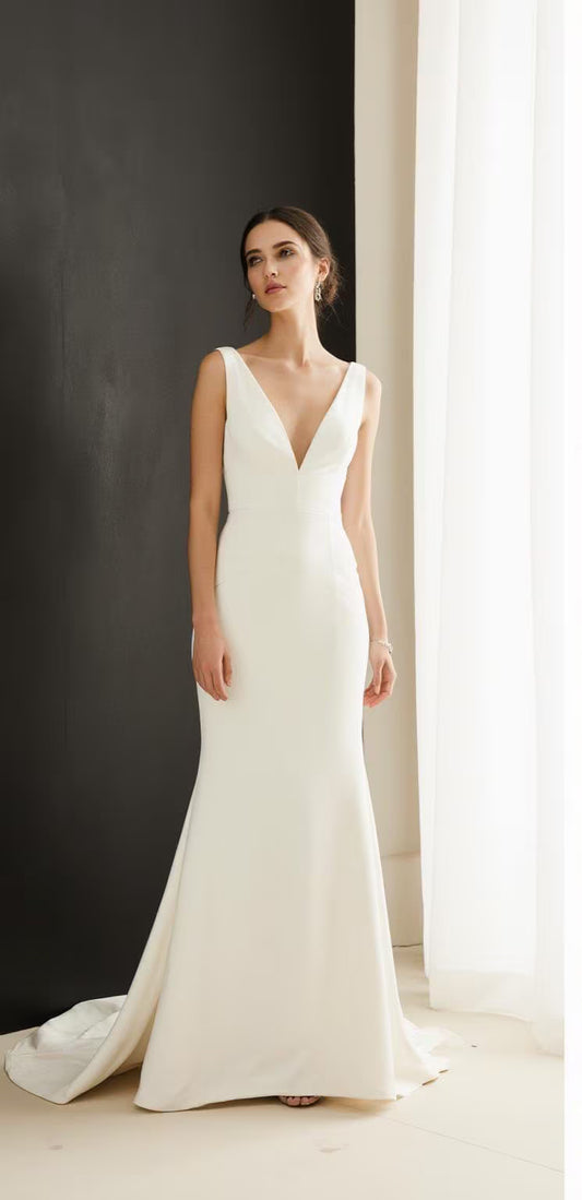 Minimalist Deep V Back Wedding Dress – Elegant Crepe Mermaid Gown for Modern Brides | Maison Bridal